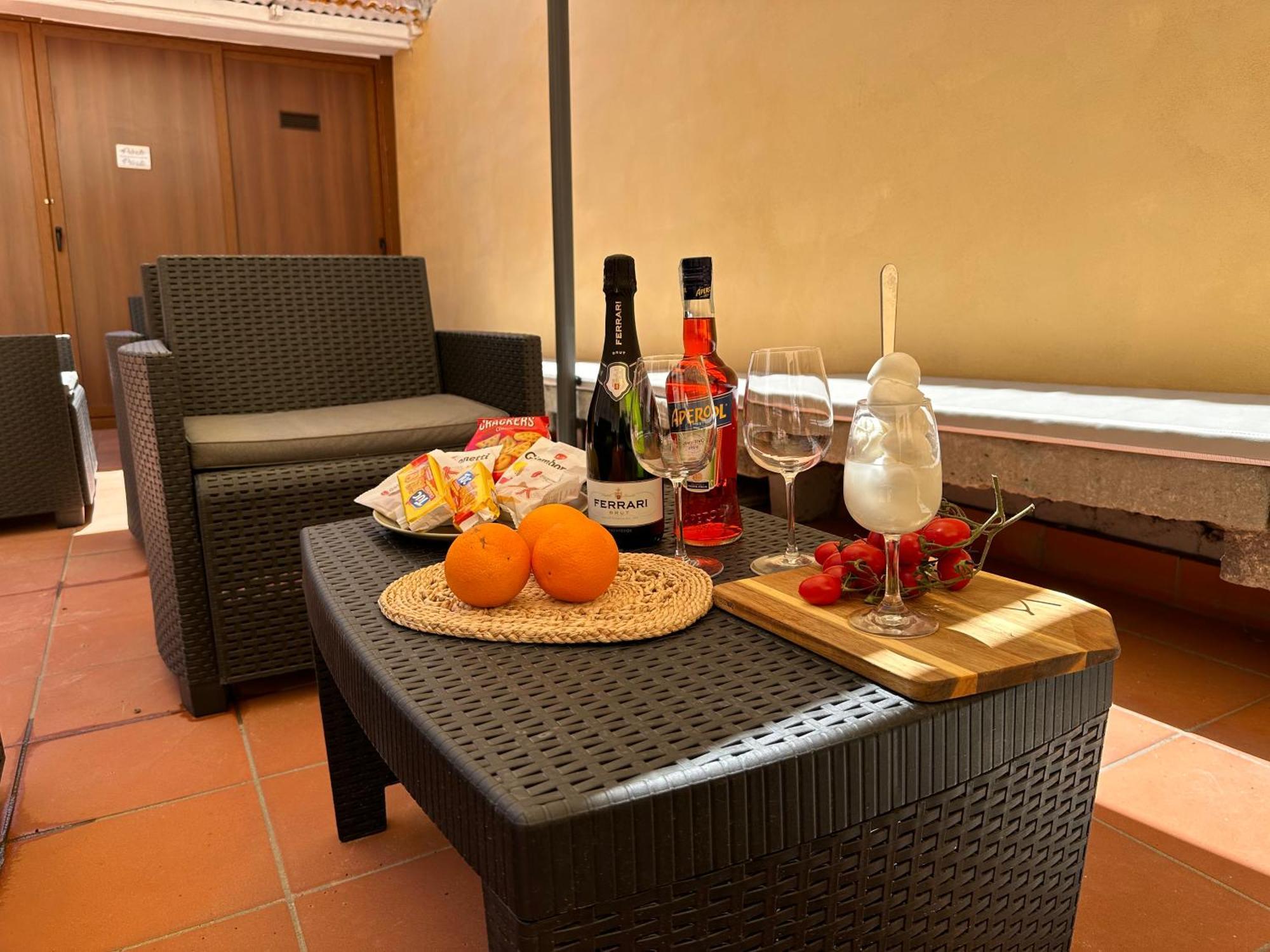 The Heart Guest House Napoli Exterior foto